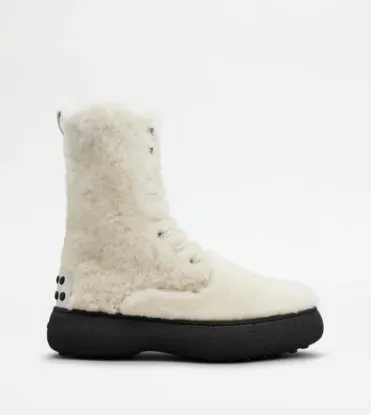 Picture of Tod's W. G. Lace-up Ankle Boots In Sheepskin - White