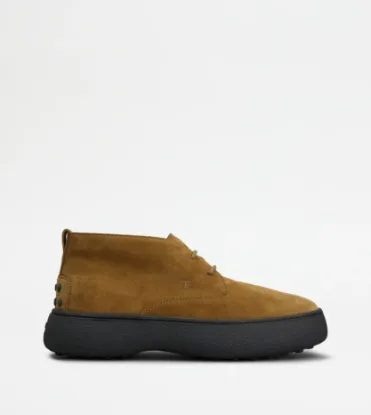Picture of Tod's W. G. Desert Boots In Suede - Brown